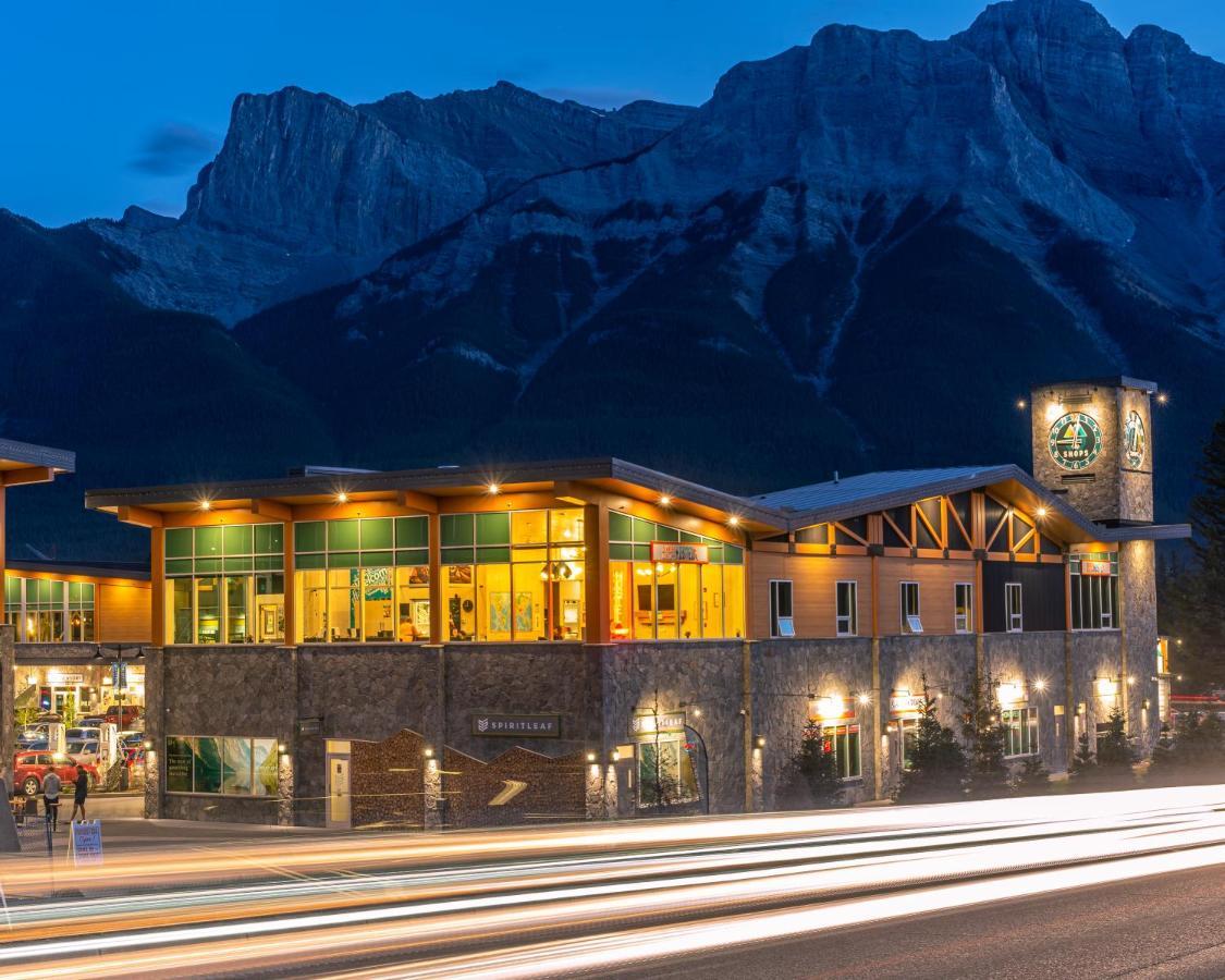 Canmore Downtown Hostel ภายนอก รูปภาพ